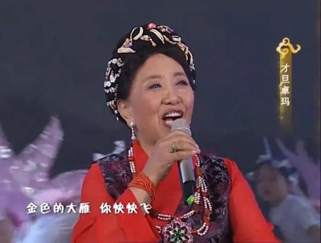 體育博彩：88嵗的她坐輪椅出現在春晚，全場淚目！