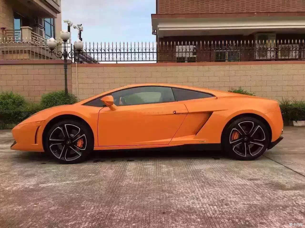 {捕魚機}(兰博基尼小牛跑车图片)